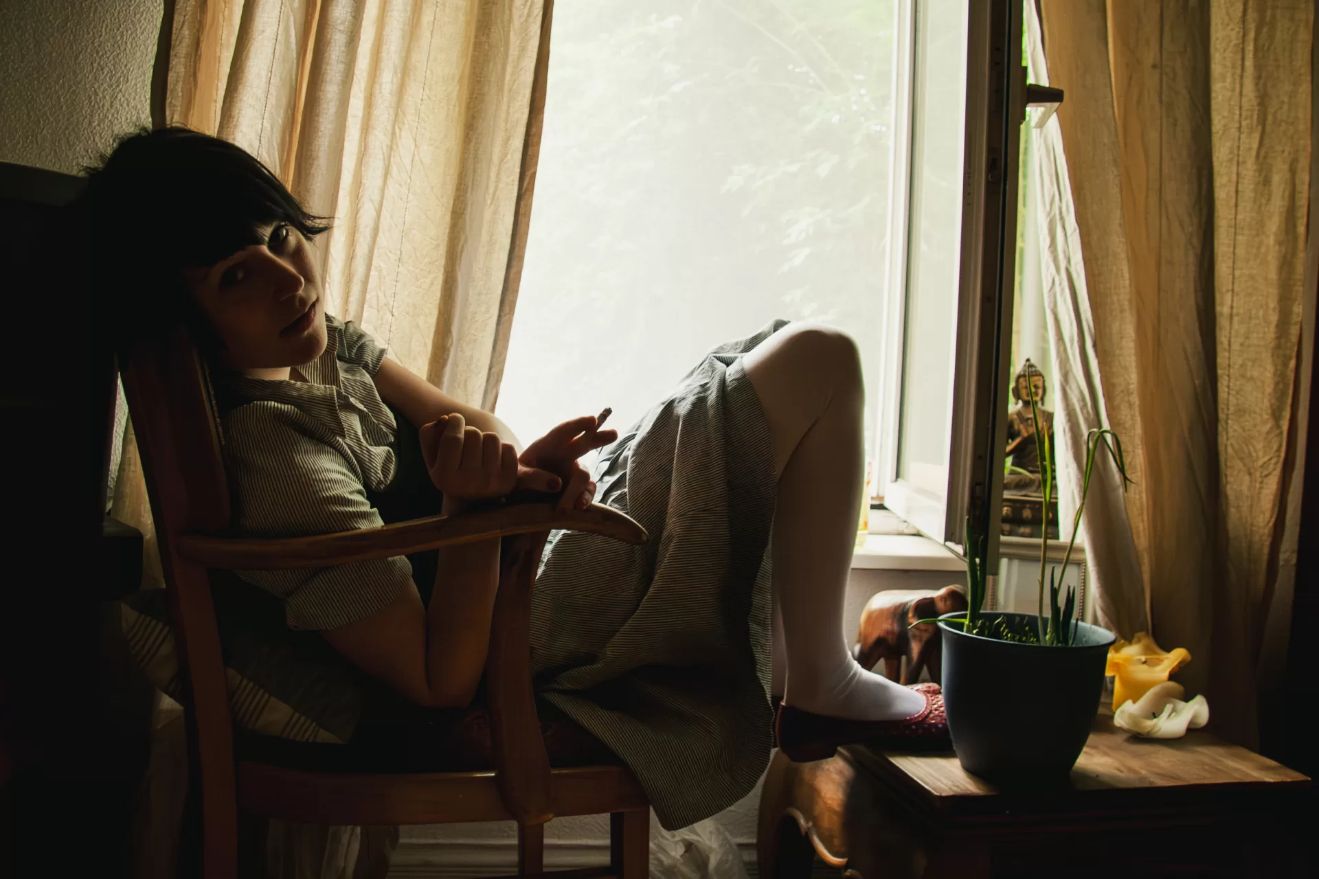 Jenny am Fenster